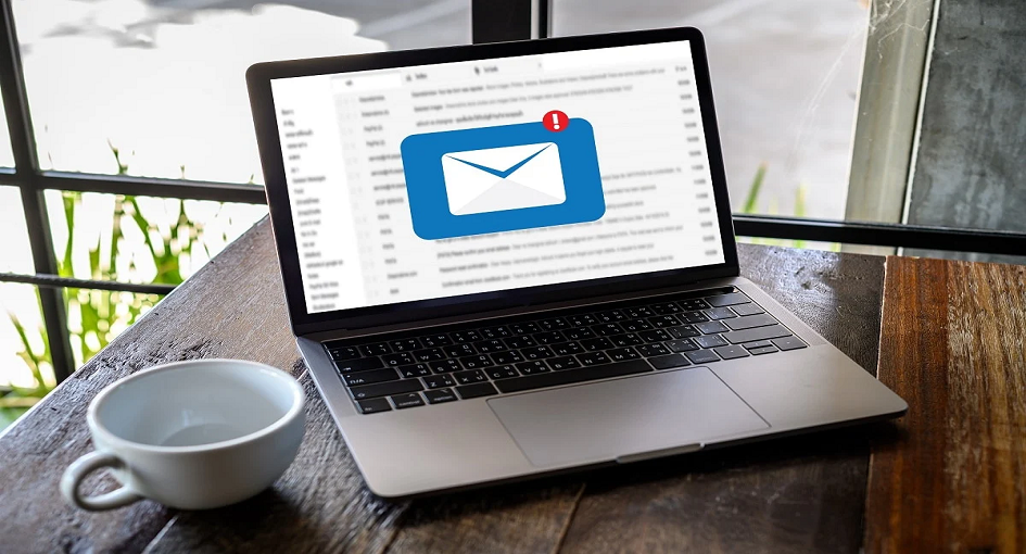 What is Outbox Email Features of Microsoft Outlook